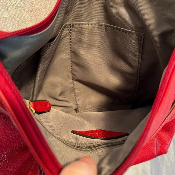 Leather Fossil Bag in red. Cross body. Gold hardware. Great classic bag. - Picture 7 of 9